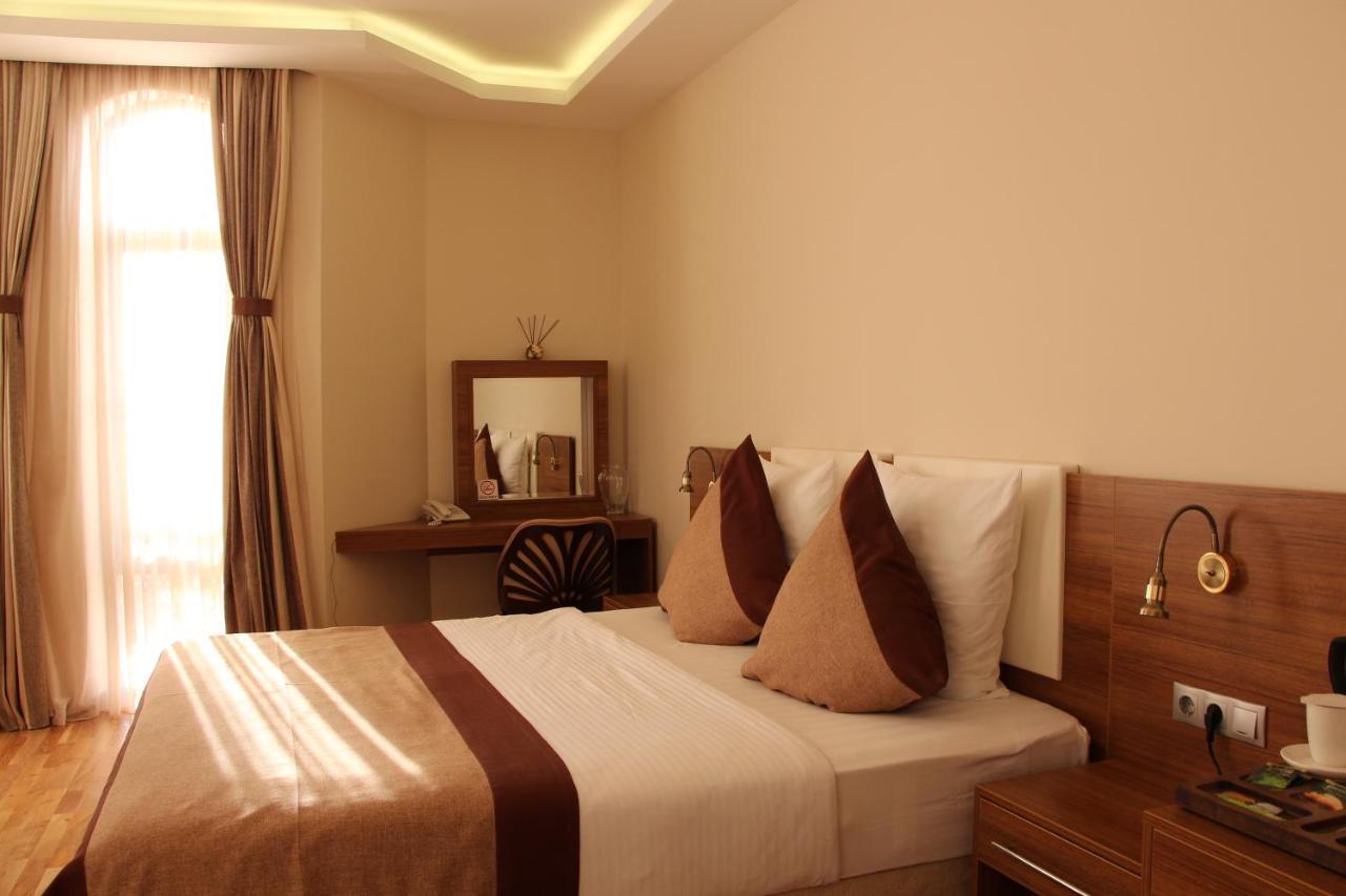 Leon Boutique Hotel Sohum Dış mekan fotoğraf